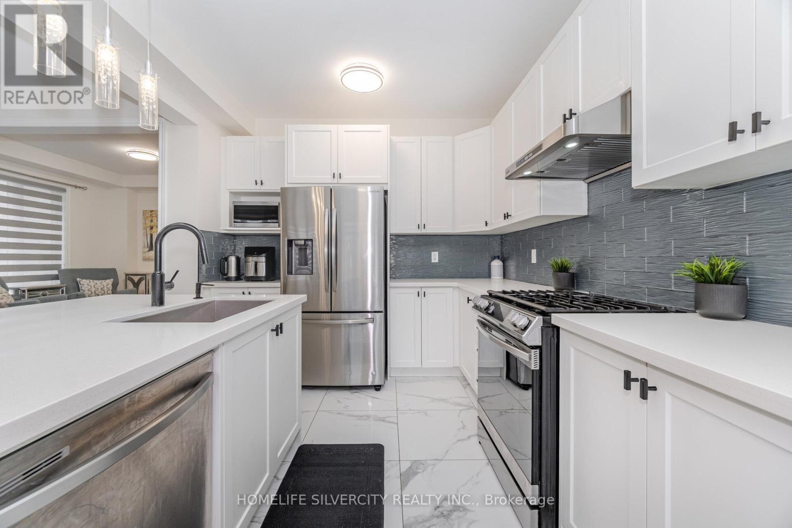 45 Ogston Crescent, Whitby, ON - Indoor Photo Showing Kitchen With Upgraded Kitchen