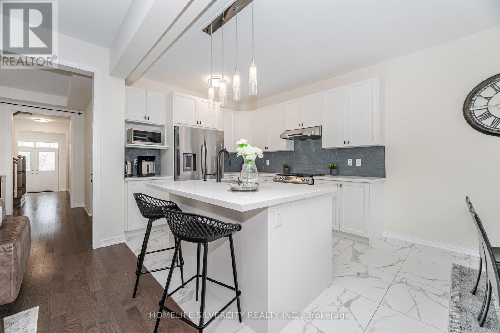 45 Ogston Crescent, Whitby, ON - Indoor Photo Showing Kitchen With Upgraded Kitchen