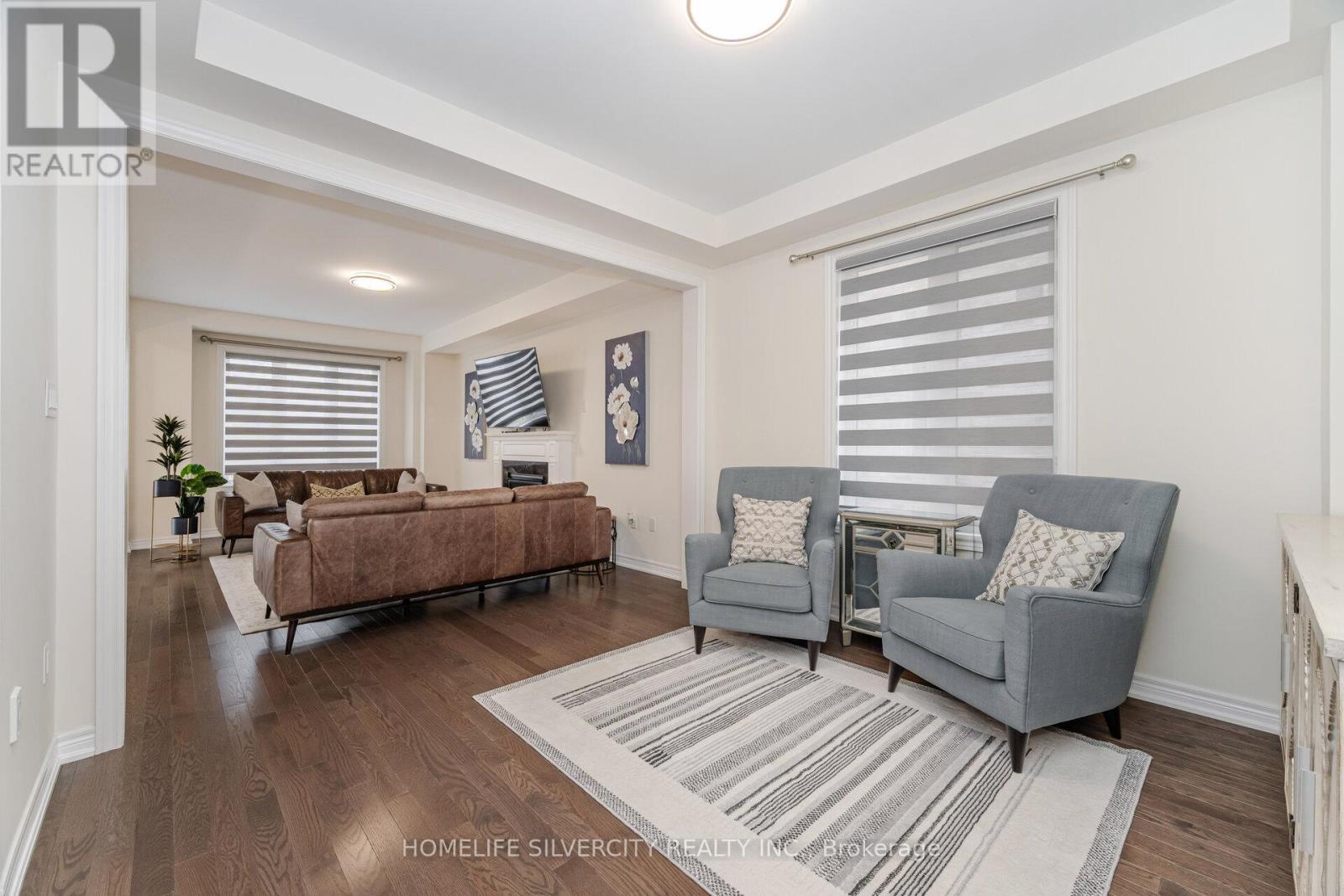 45 Ogston Crescent, Whitby, ON - Indoor Photo Showing Living Room