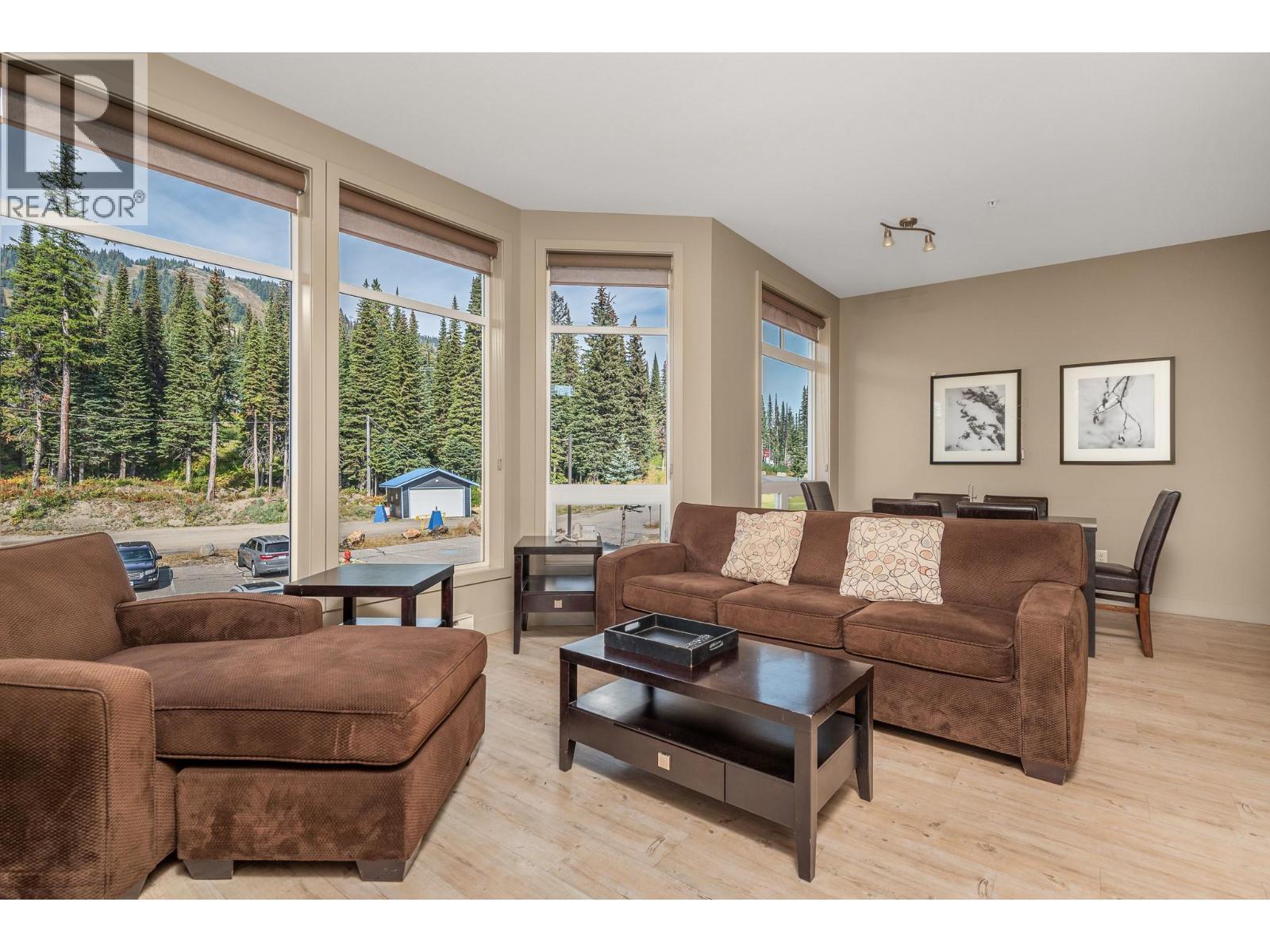 30 Monashee Road Unit# 214, Silver Star, BC - Indoor Photo Showing Living Room