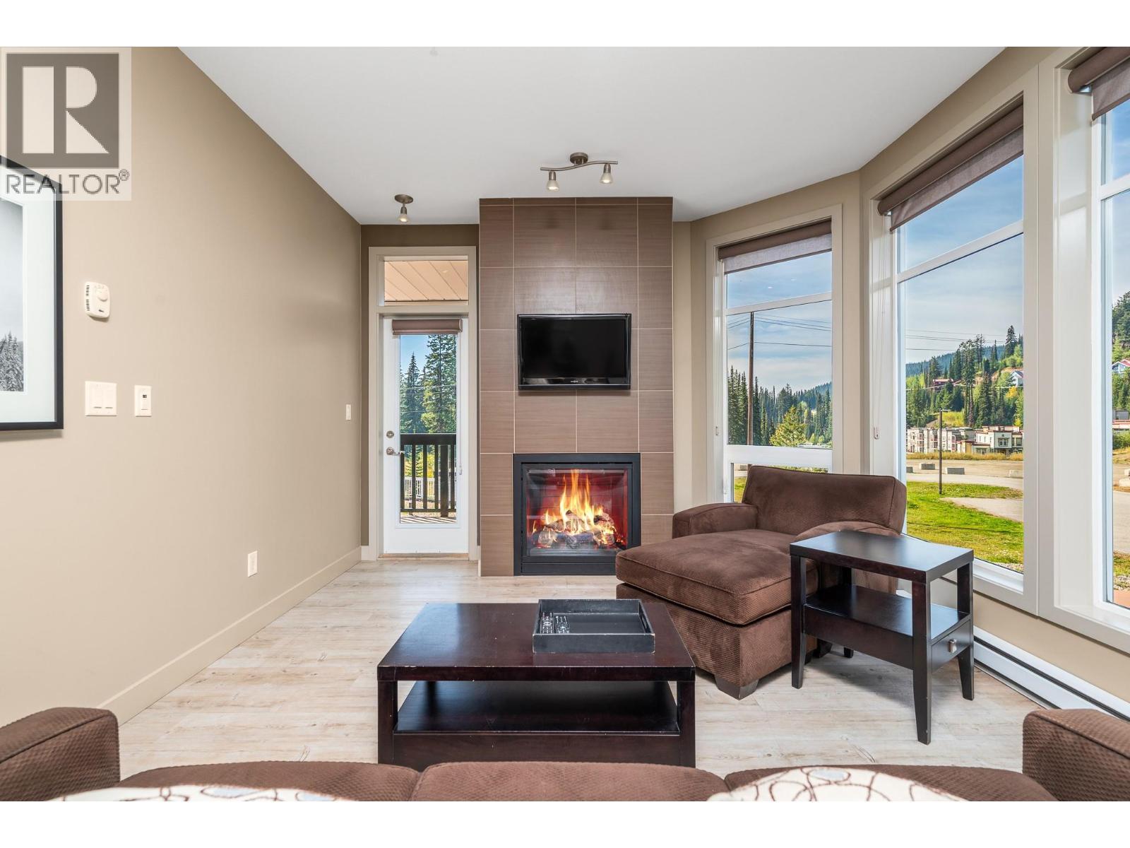 30 Monashee Road Unit# 214, Silver Star, BC - Indoor Photo Showing Living Room With Fireplace
