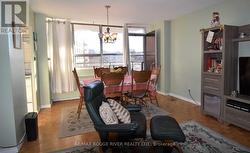 Large Bright Dining Area -