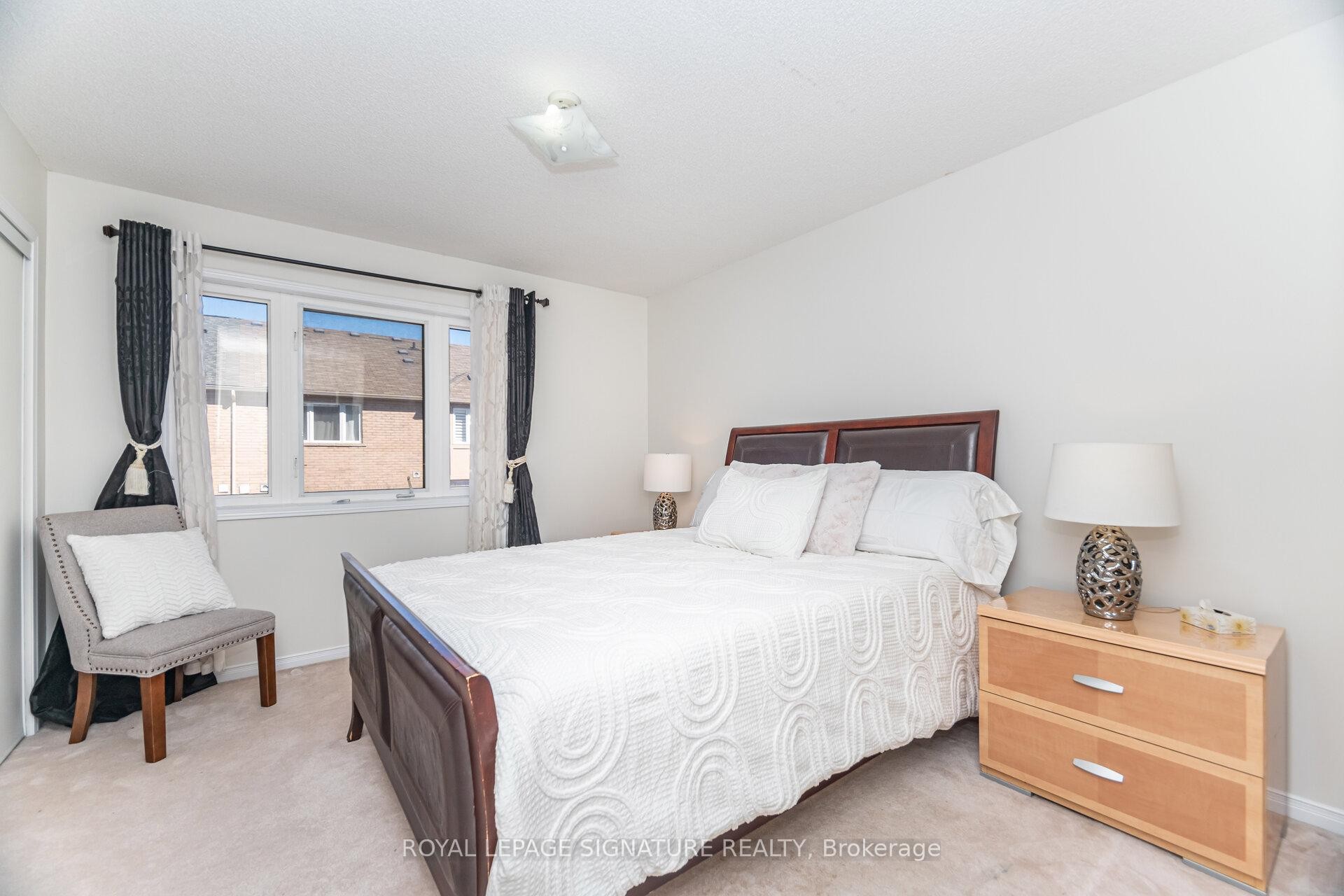 7131 Chatham Court, Mississauga, ON - Indoor Photo Showing Bedroom