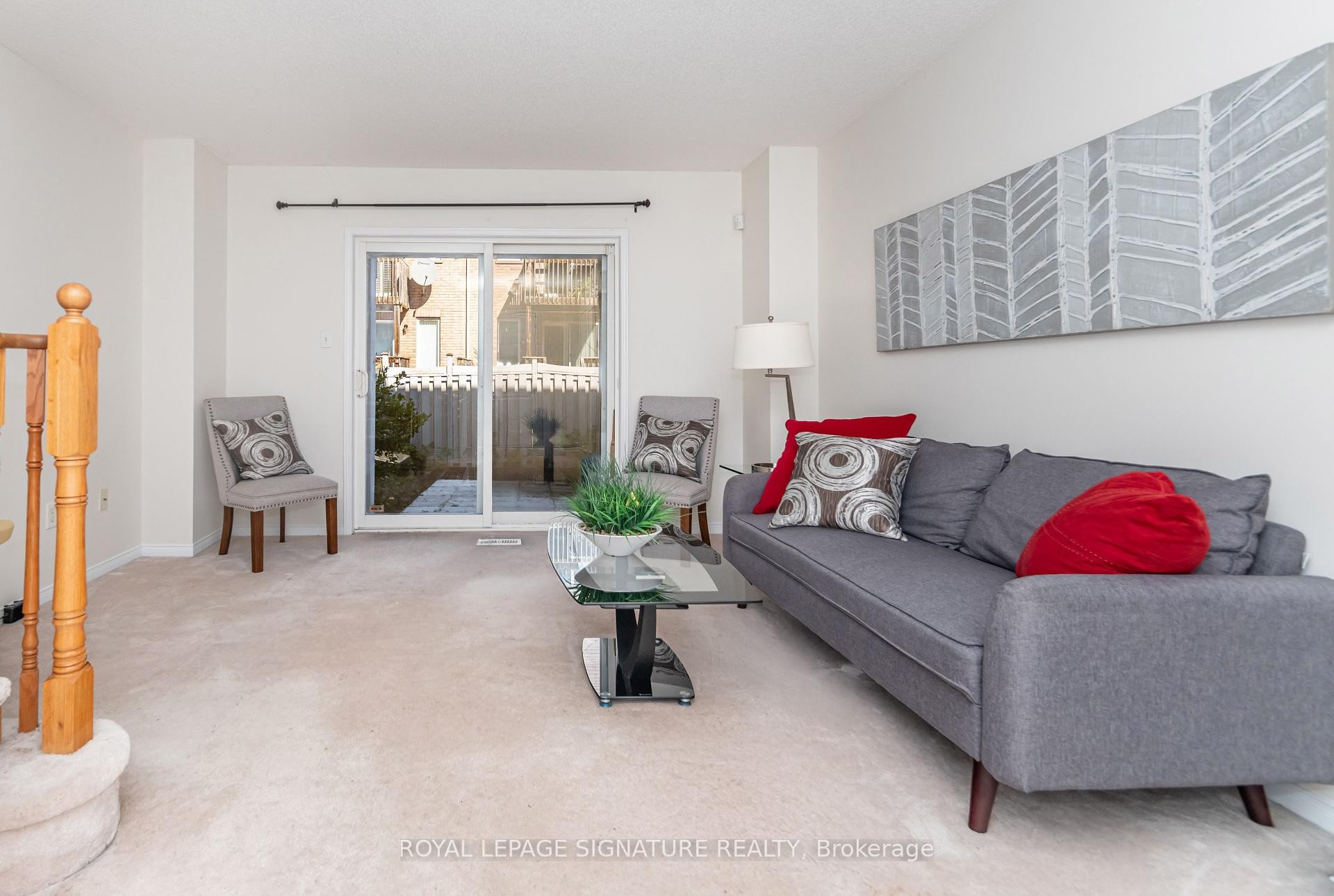 7131 Chatham Court, Mississauga, ON - Indoor Photo Showing Living Room