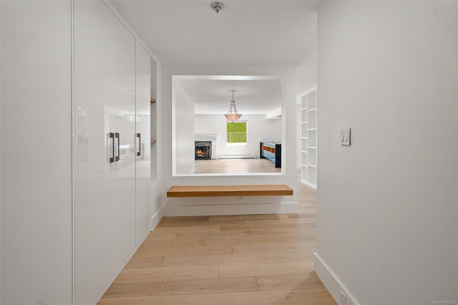 109-1370 Beach Dr, Oak Bay, BC - Indoor Photo Showing Other Room