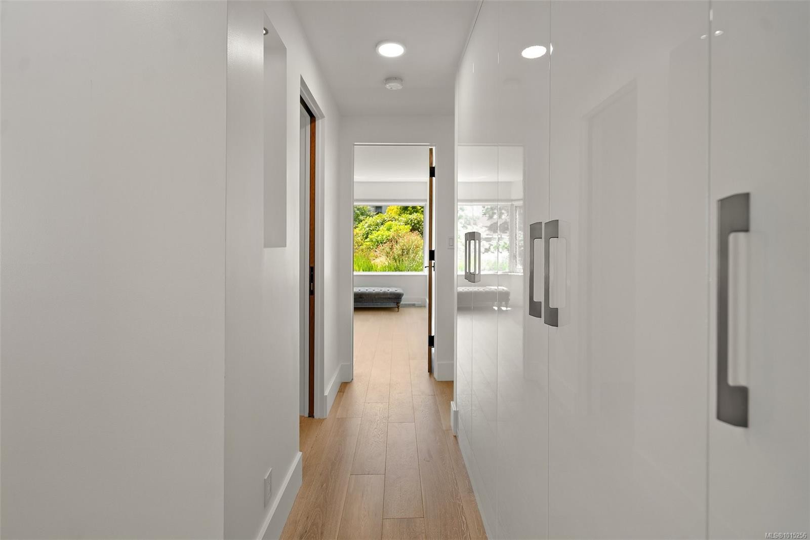 109-1370 Beach Dr, Oak Bay, BC - Indoor Photo Showing Other Room