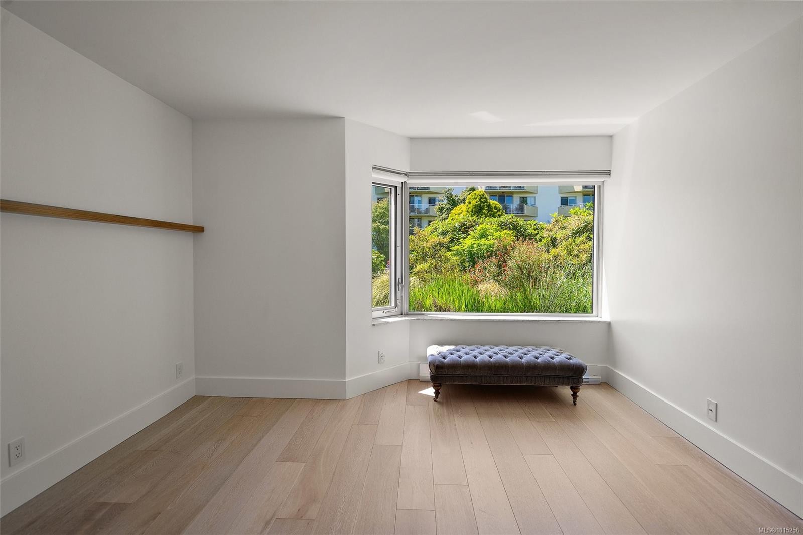 109-1370 Beach Dr, Oak Bay, BC - Indoor