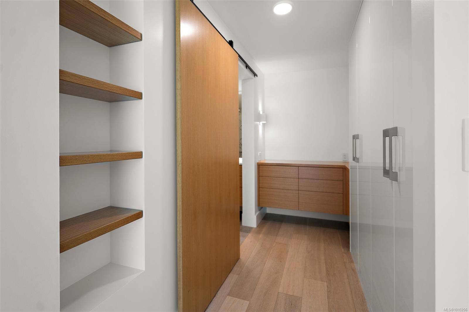 109-1370 Beach Dr, Oak Bay, BC - Indoor