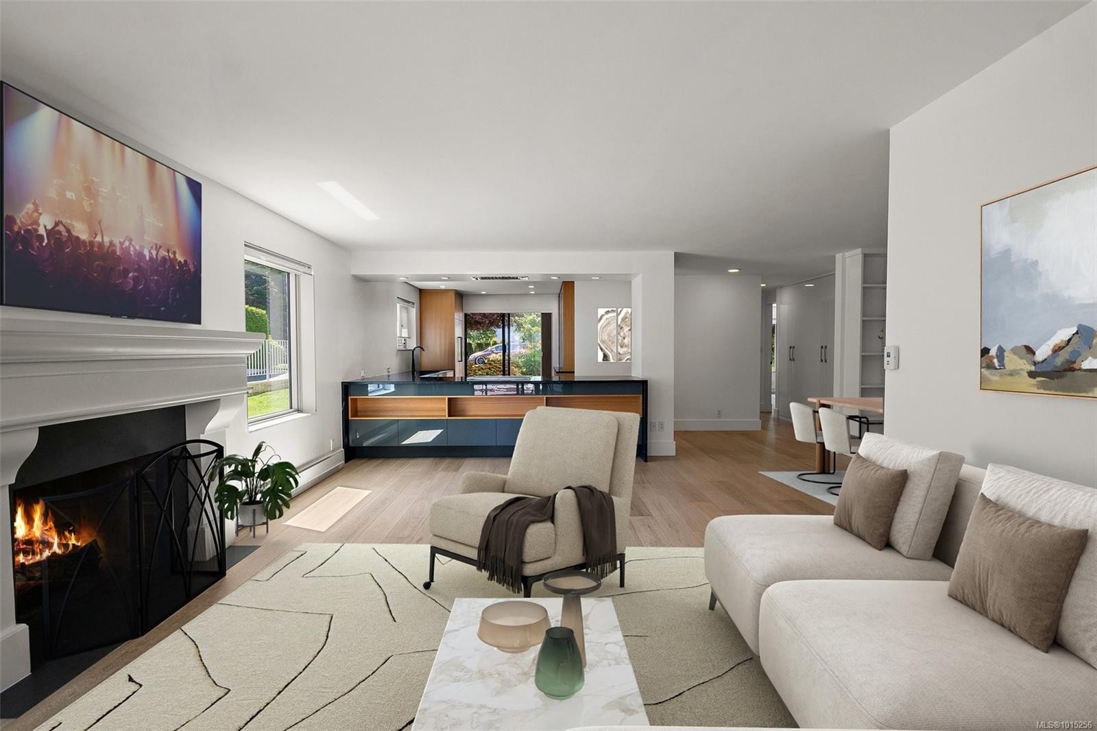 109-1370 Beach Dr, Oak Bay, BC - Indoor Photo Showing Living Room With Fireplace