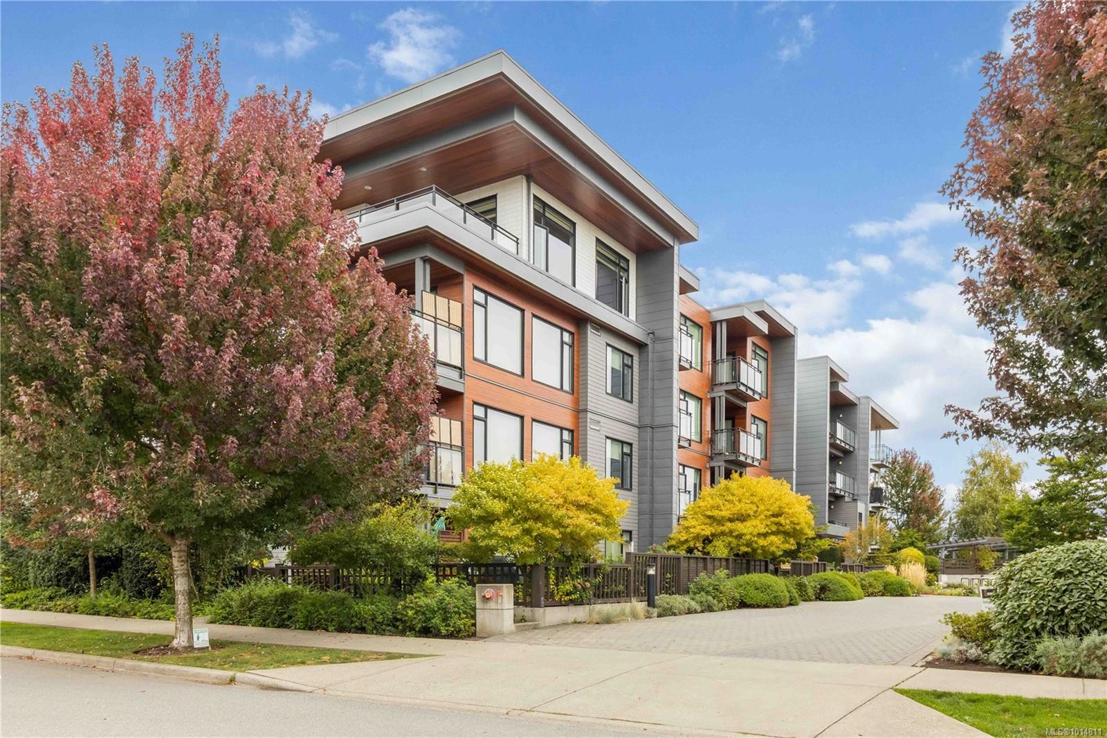 309-3815 Rowland Ave, Saanich, BC - Outdoor With Facade