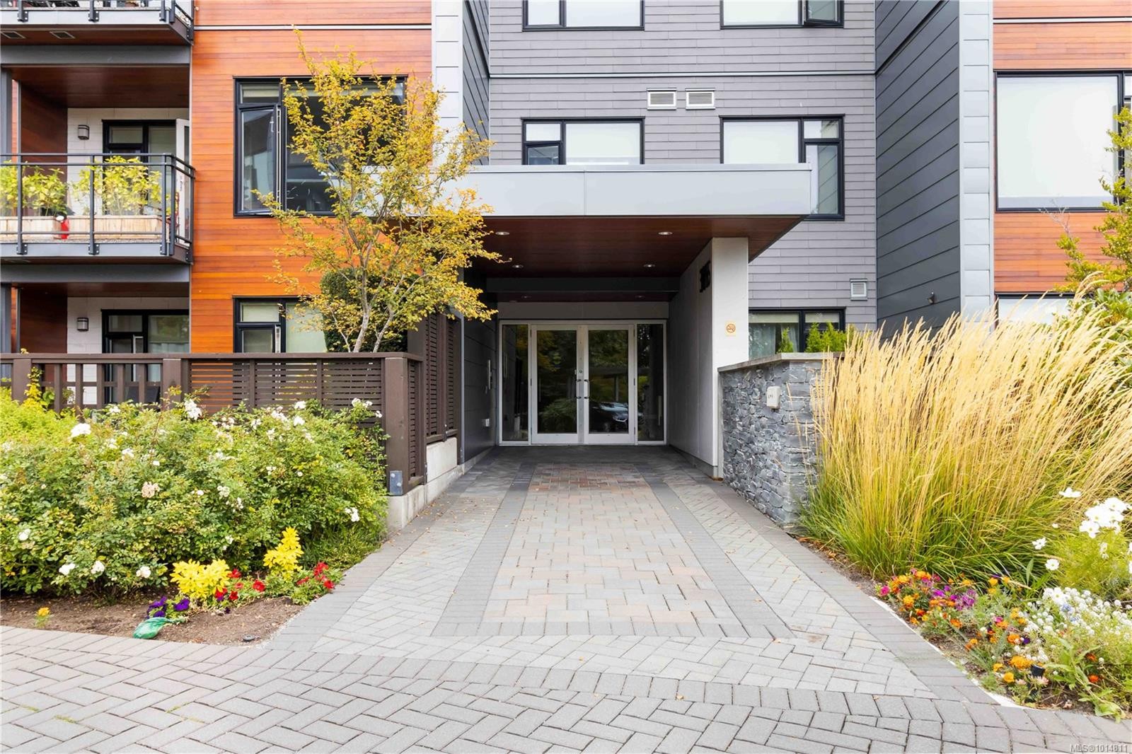 309-3815 Rowland Ave, Saanich, BC - Outdoor