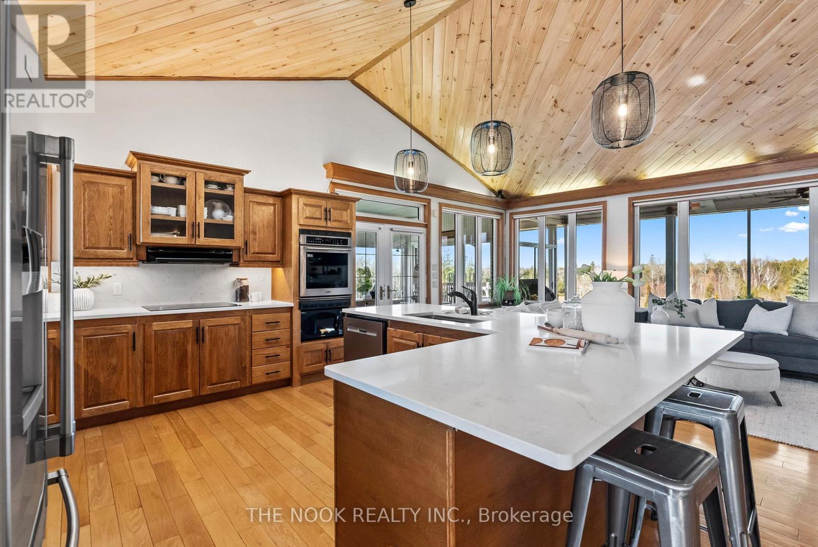 593 Pigeon Creek Road, Kawartha Lakes (Manvers), ON - Indoor Photo Showing Kitchen With Upgraded Kitchen