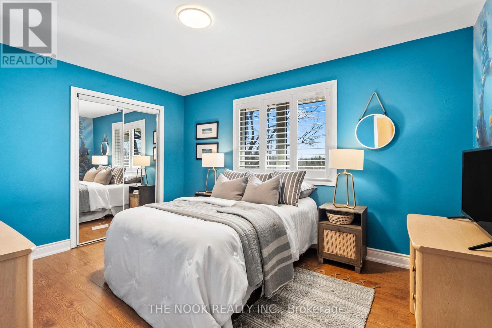 593 Pigeon Creek Road, Kawartha Lakes (Manvers), ON - Indoor Photo Showing Bedroom