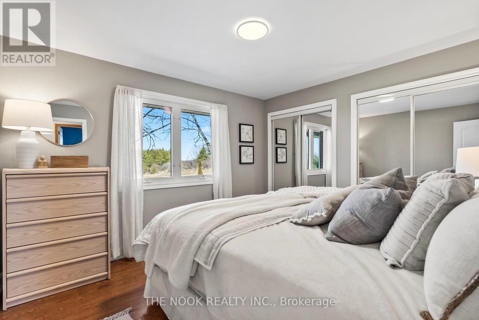 593 Pigeon Creek Road, Kawartha Lakes (Manvers), ON - Indoor Photo Showing Bedroom