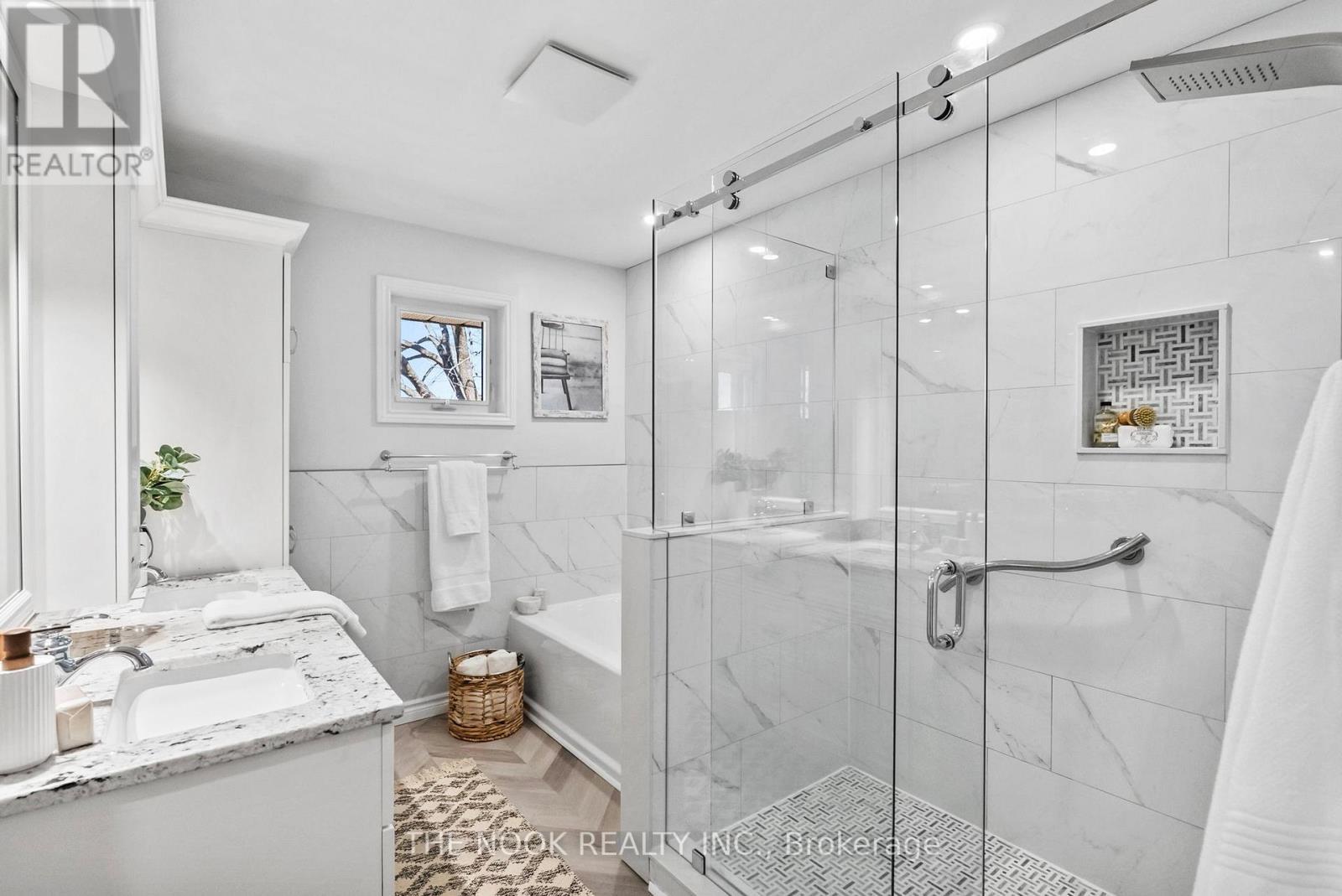 593 Pigeon Creek Road, Kawartha Lakes (Manvers), ON - Indoor Photo Showing Bathroom