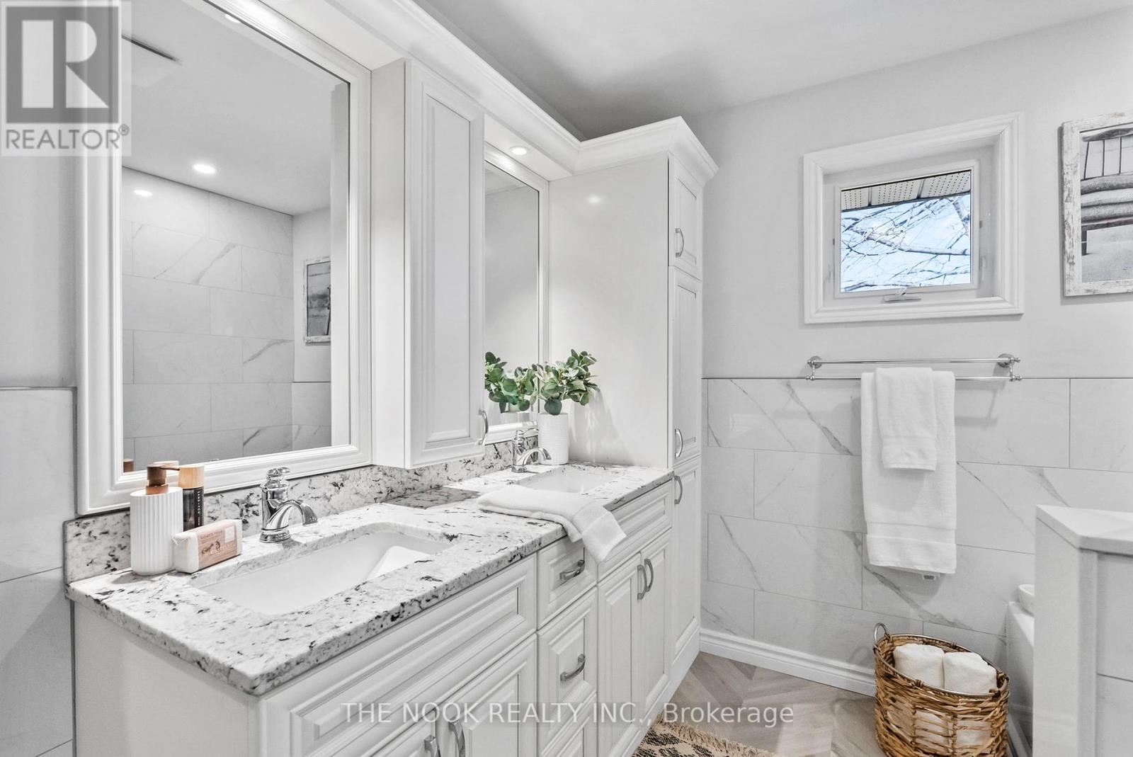 593 Pigeon Creek Road, Kawartha Lakes (Manvers), ON - Indoor Photo Showing Bathroom