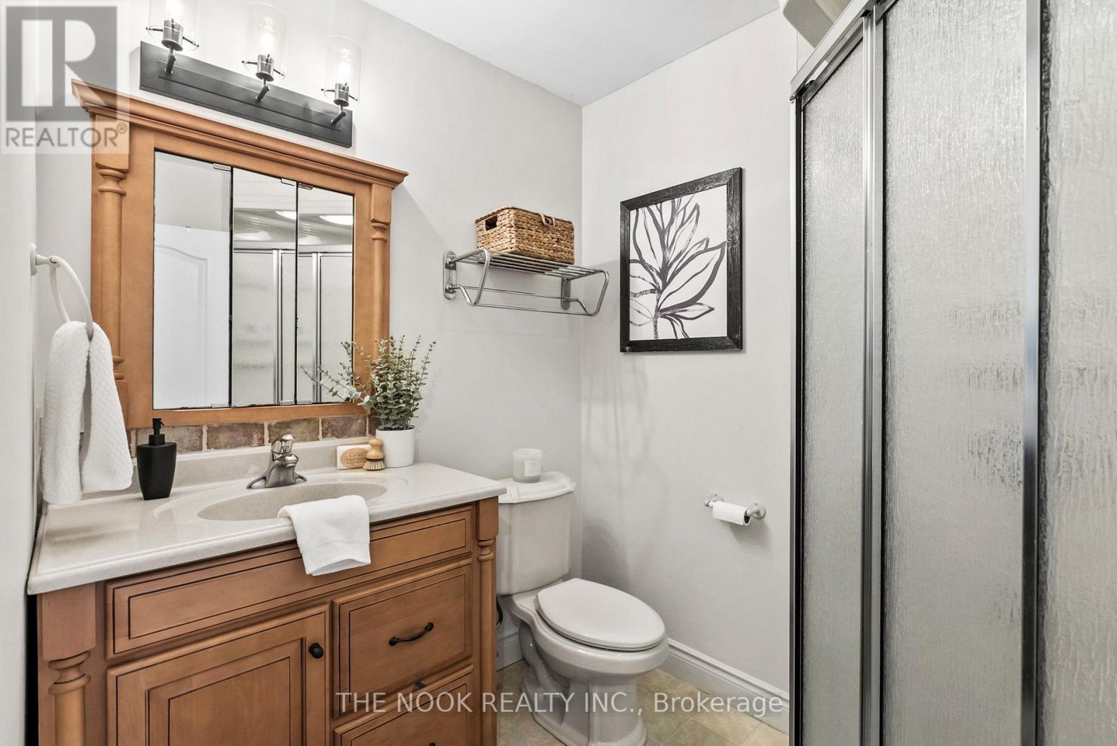 593 Pigeon Creek Road, Kawartha Lakes (Manvers), ON - Indoor Photo Showing Bathroom