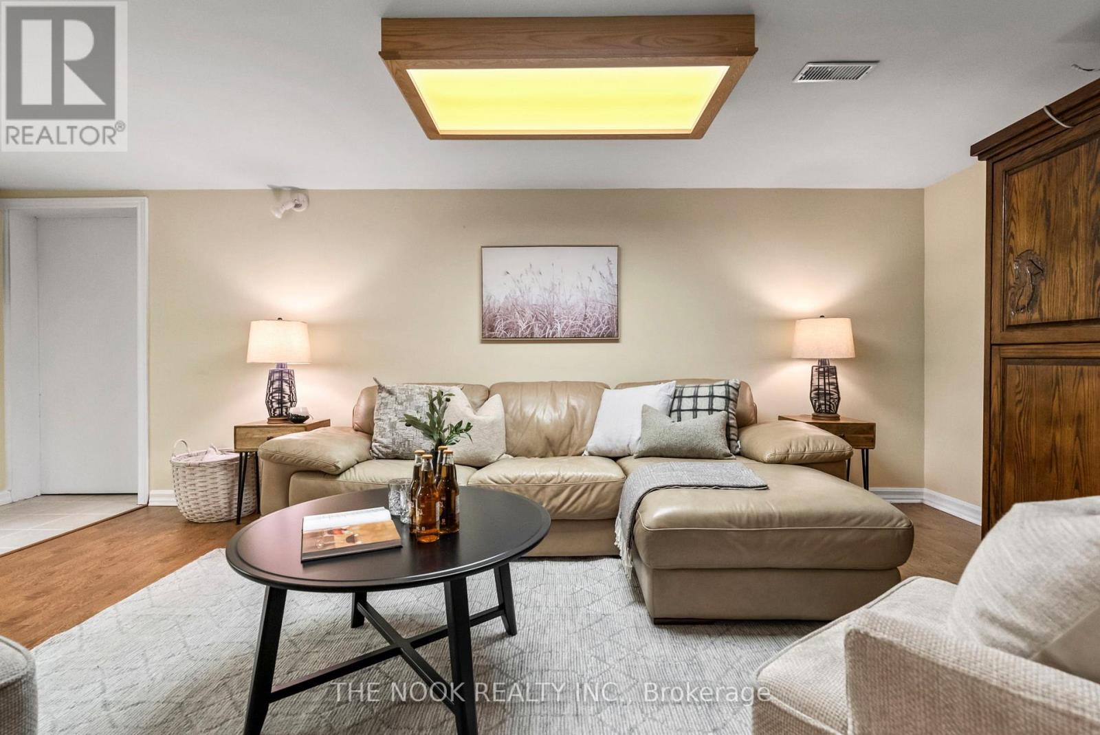 593 Pigeon Creek Road, Kawartha Lakes (Manvers), ON - Indoor Photo Showing Living Room