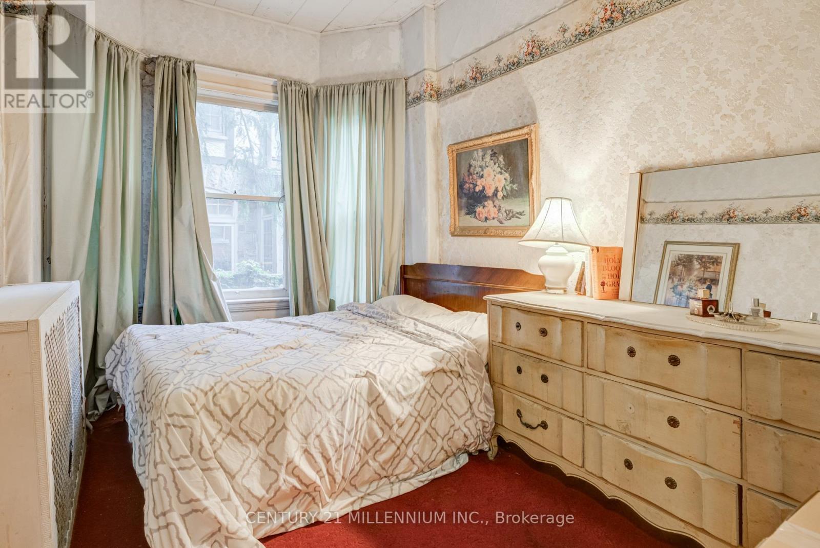 99 Blake Street, Hamilton, ON - Indoor Photo Showing Bedroom
