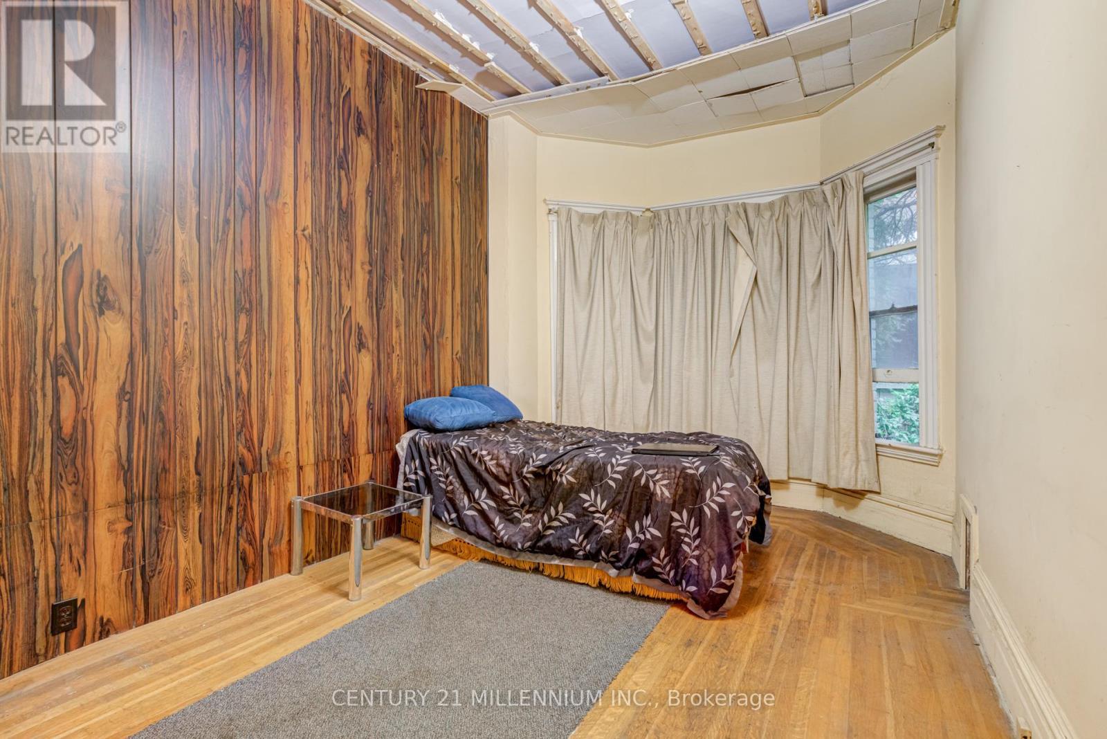 99 Blake Street, Hamilton, ON - Indoor Photo Showing Bedroom