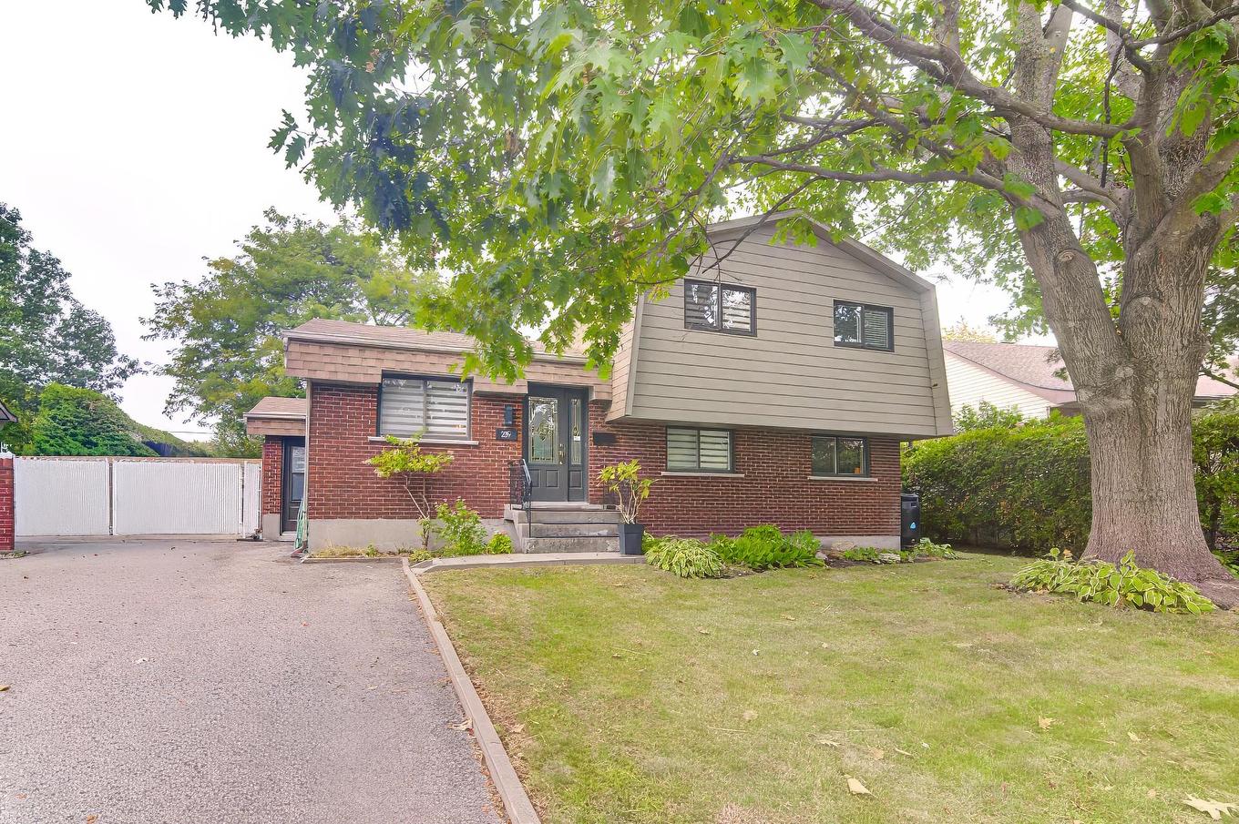 Frontage - 239 Rue Libersan, Sainte-Thérèse, QC - Outdoor