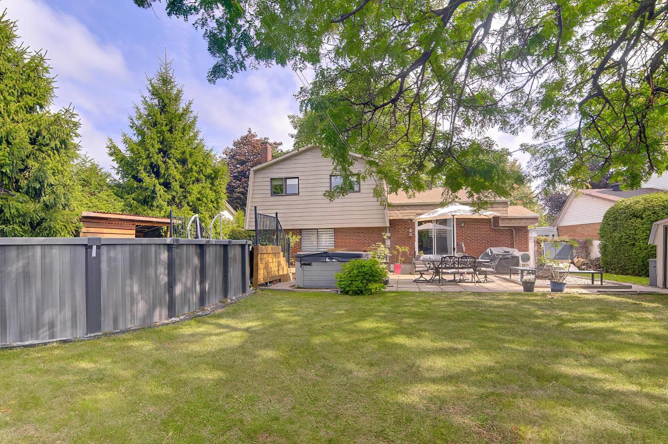 Backyard - 239 Rue Libersan, Sainte-Thérèse, QC - Outdoor