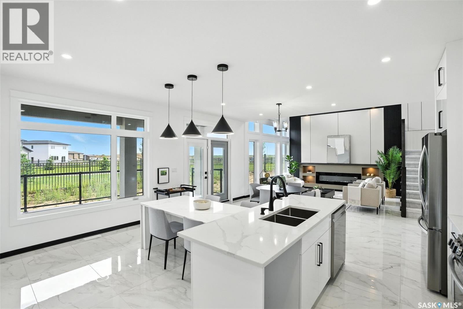 319 Woolf Bay, Saskatoon, SK - Indoor Photo Showing Kitchen With Stainless Steel Kitchen With Double Sink With Upgraded Kitchen