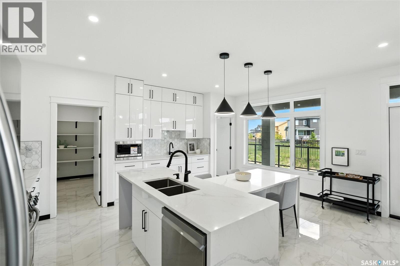 319 Woolf Bay, Saskatoon, SK - Indoor Photo Showing Kitchen With Stainless Steel Kitchen With Double Sink With Upgraded Kitchen