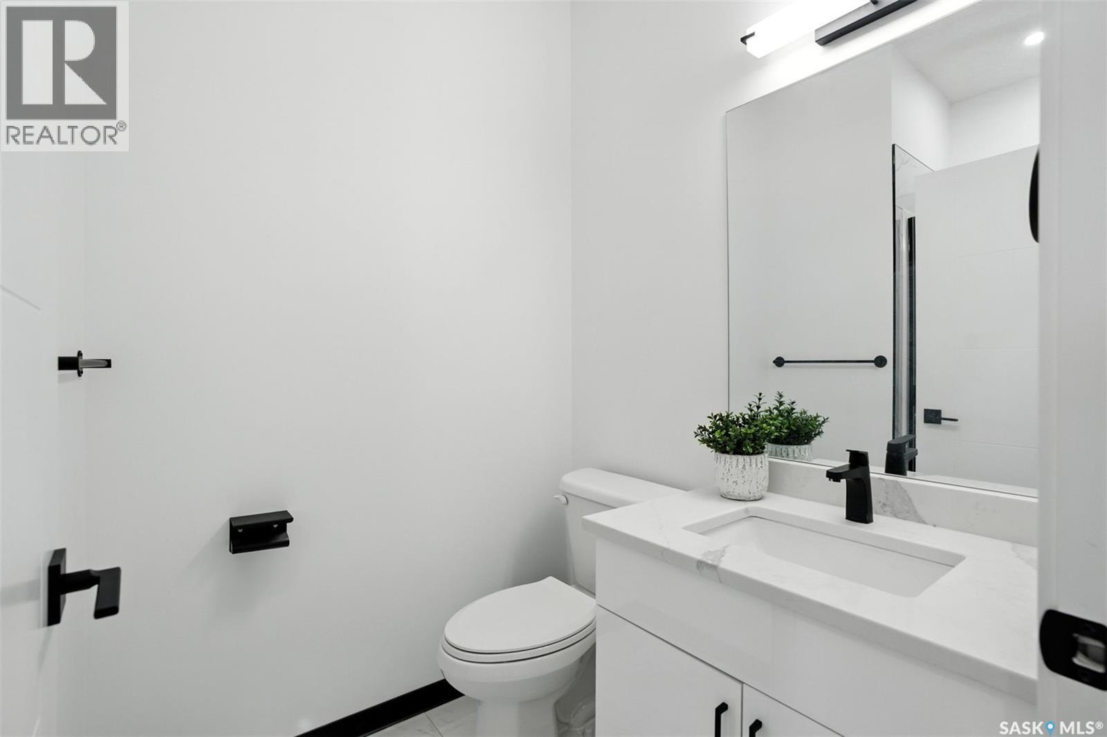 319 Woolf Bay, Saskatoon, SK - Indoor Photo Showing Bathroom