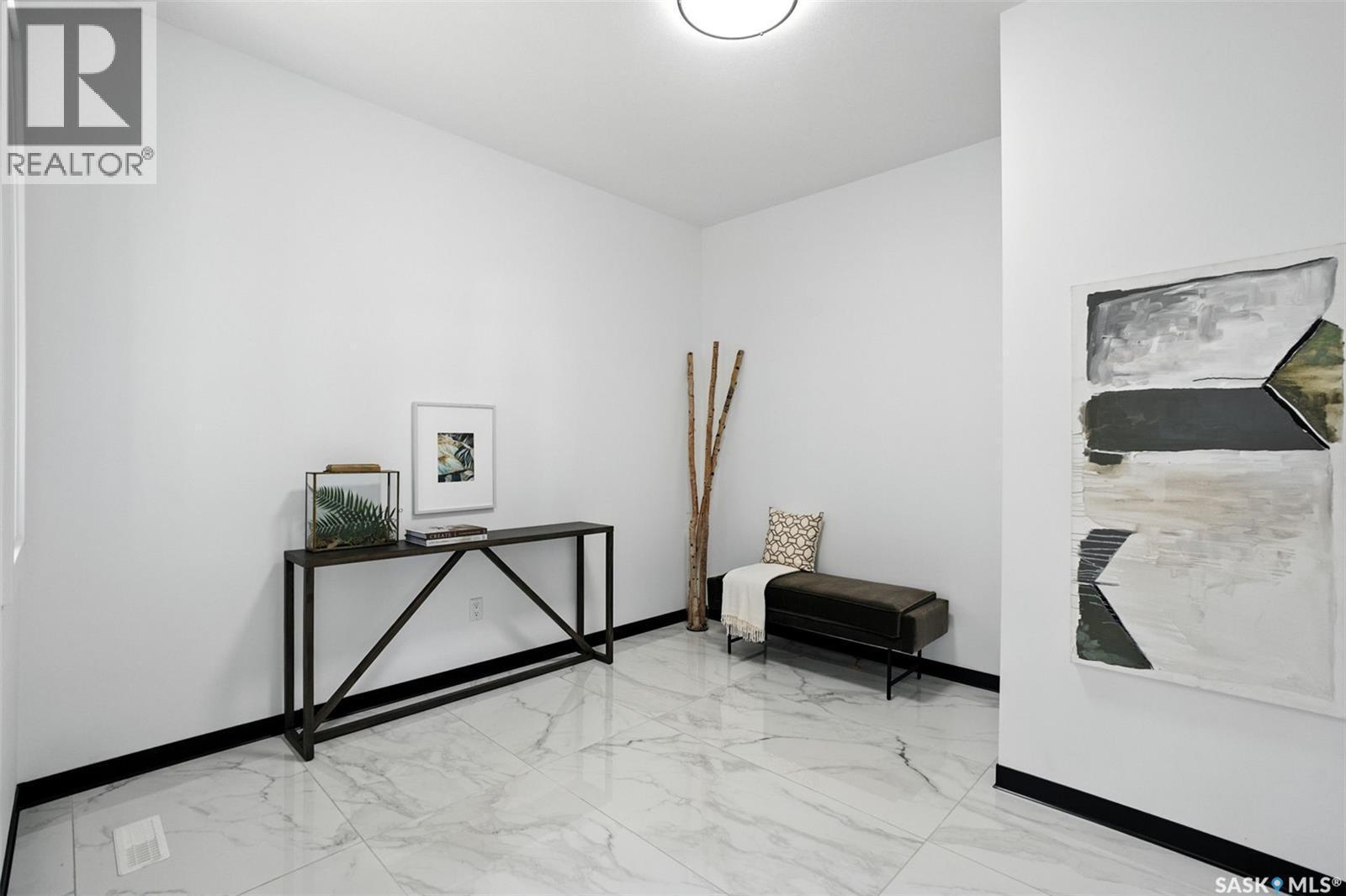 319 Woolf Bay, Saskatoon, SK - Indoor