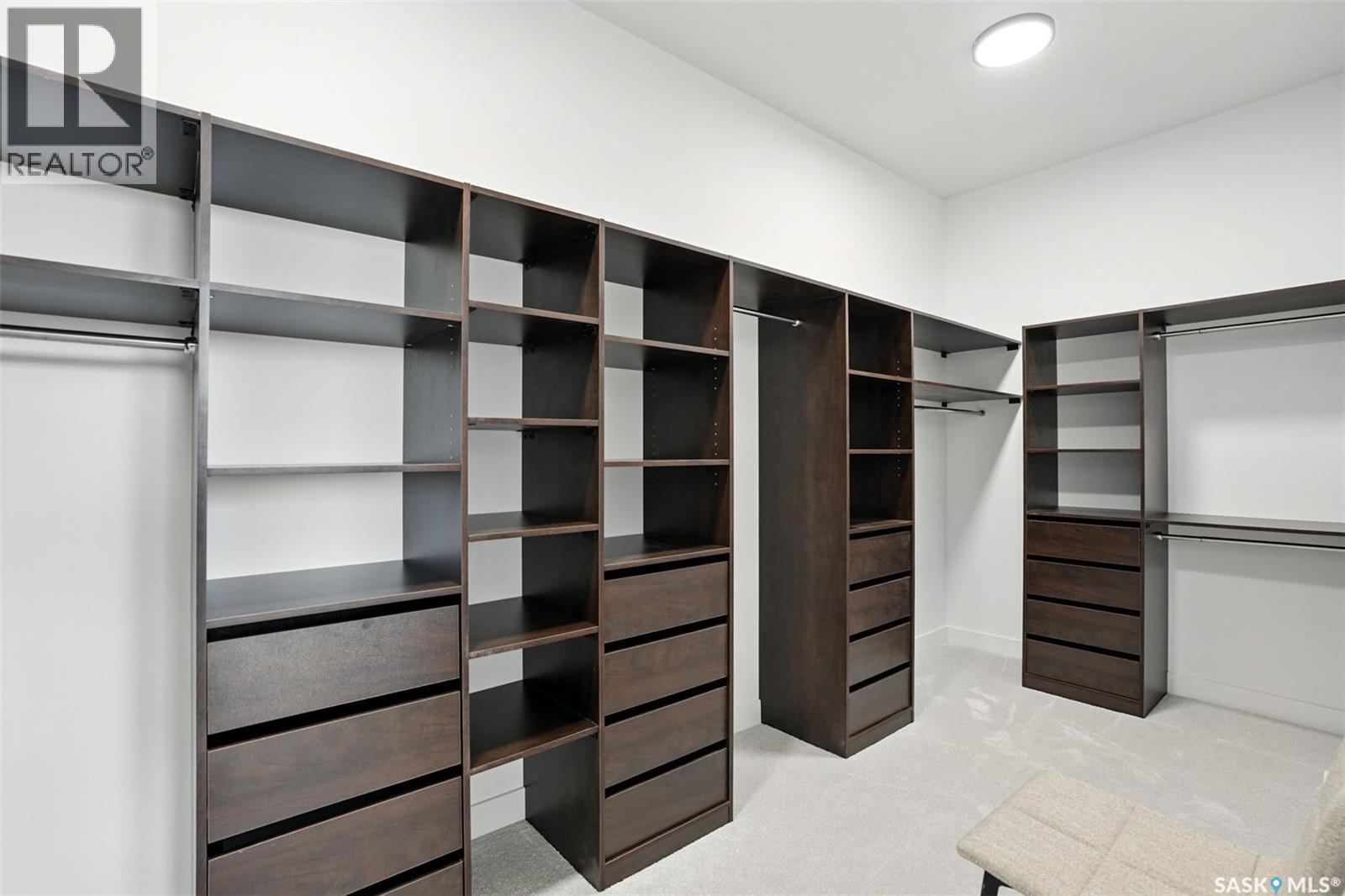 319 Woolf Bay, Saskatoon, SK - Indoor