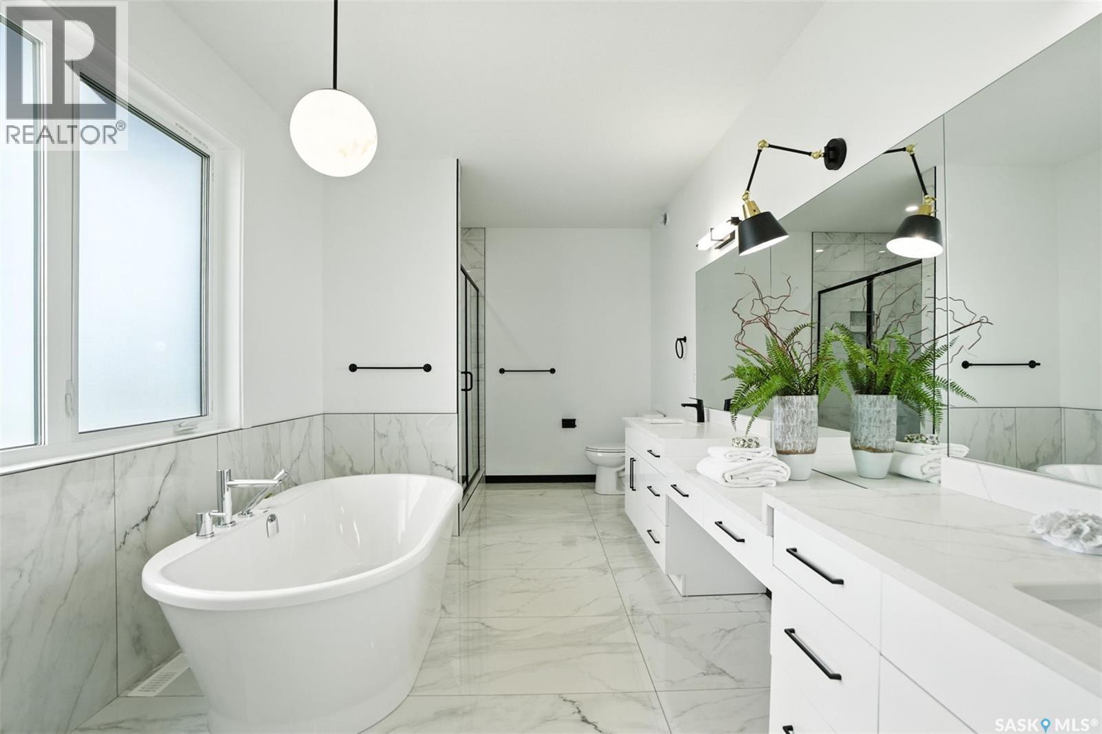 319 Woolf Bay, Saskatoon, SK - Indoor Photo Showing Bathroom