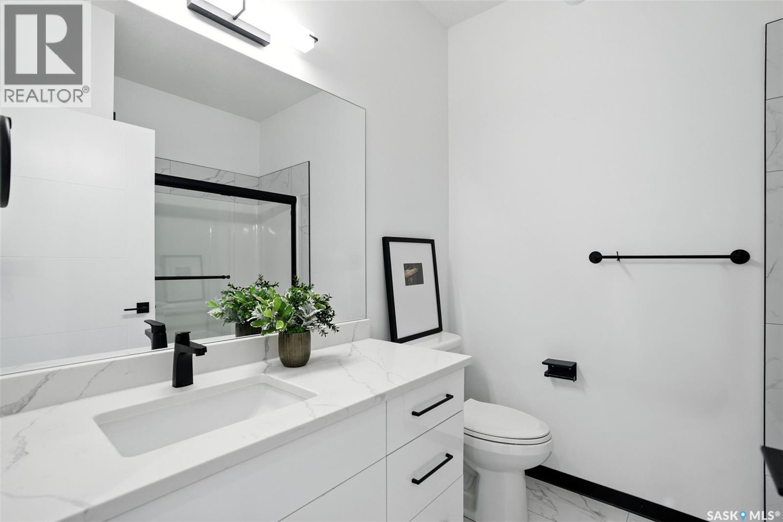 319 Woolf Bay, Saskatoon, SK - Indoor Photo Showing Bathroom