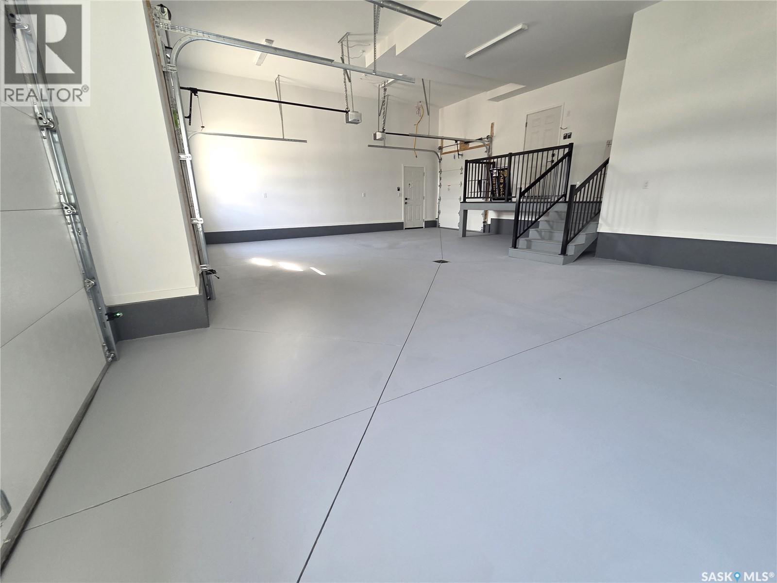 319 Woolf Bay, Saskatoon, SK - Indoor Photo Showing Garage