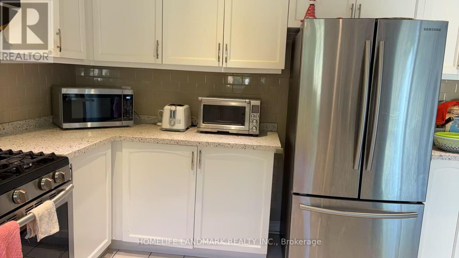 Bedroom C With Ensuite - 3153 Colonial Drive, Mississauga, ON - Indoor Photo Showing Kitchen
