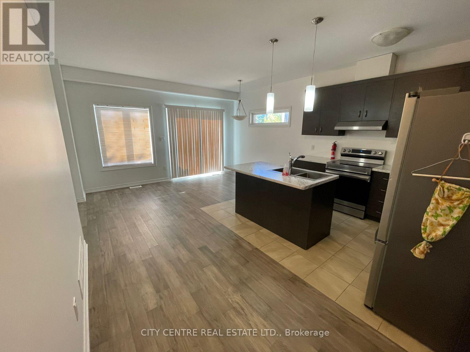308 Louise Street, Welland, ON - Indoor Photo Showing Kitchen With Double Sink