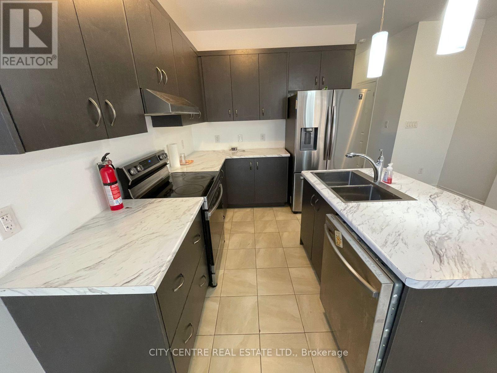 308 Louise Street, Welland, ON - Indoor Photo Showing Kitchen With Stainless Steel Kitchen With Double Sink
