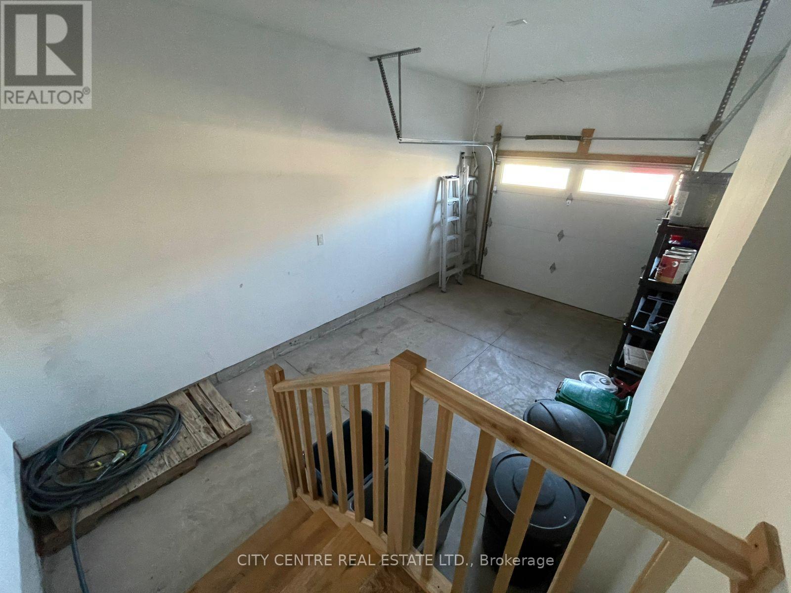 308 Louise Street, Welland, ON - Indoor Photo Showing Garage