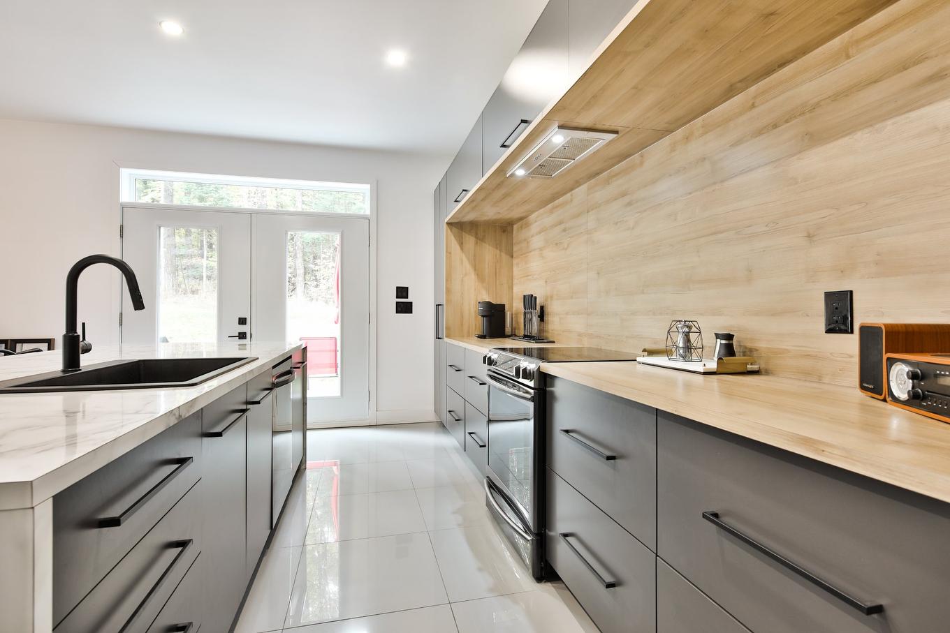 Kitchen - 81 Rue Légaré, Magog, QC - Indoor Photo Showing Kitchen With Upgraded Kitchen