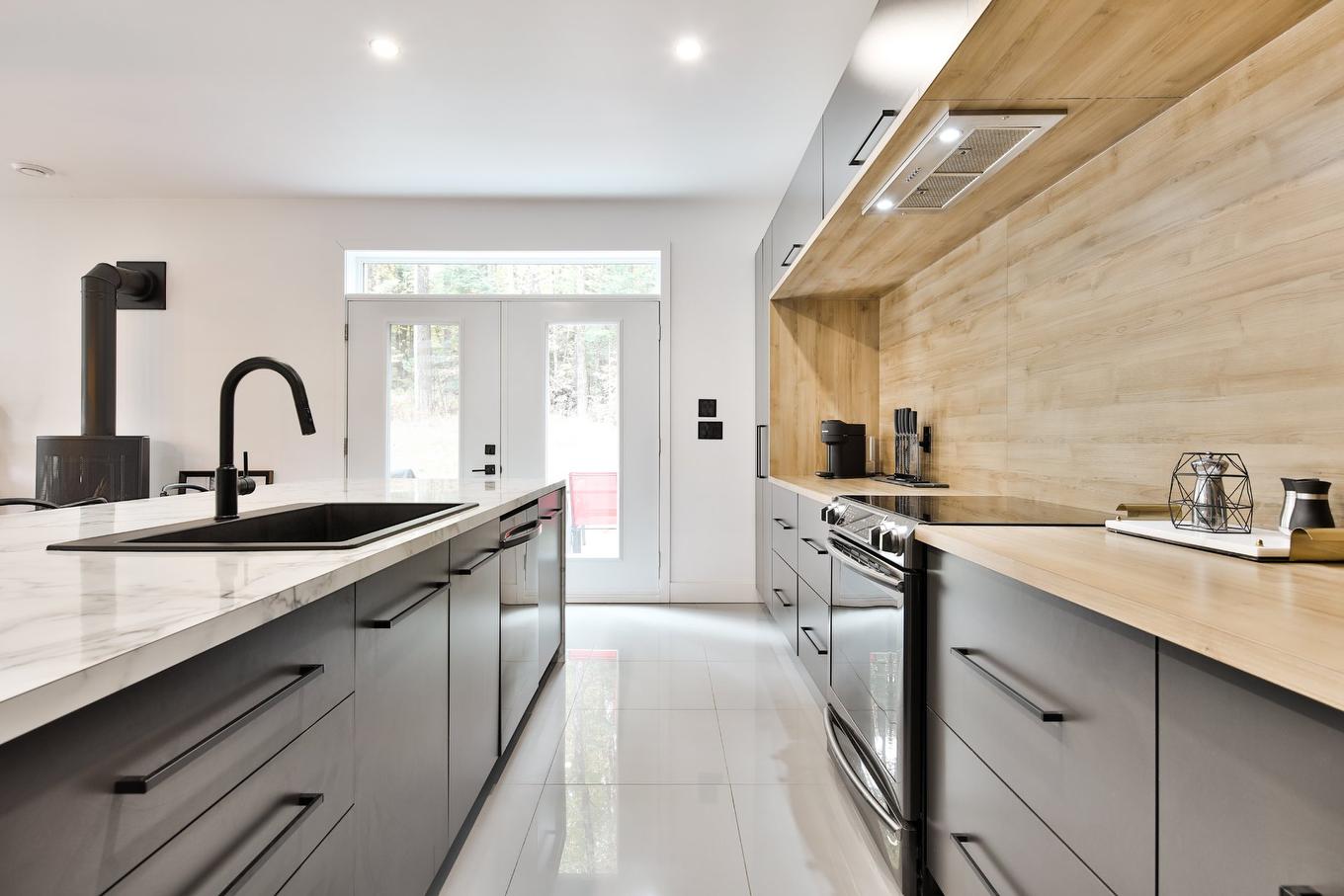 Kitchen - 81 Rue Légaré, Magog, QC - Indoor Photo Showing Kitchen With Upgraded Kitchen