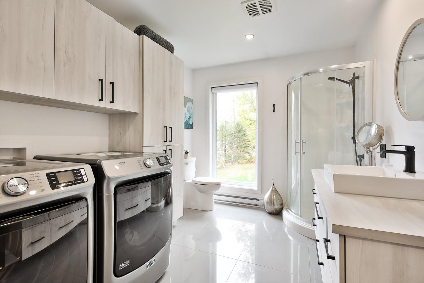 Bathroom - 81 Rue Légaré, Magog, QC - Indoor Photo Showing Laundry Room