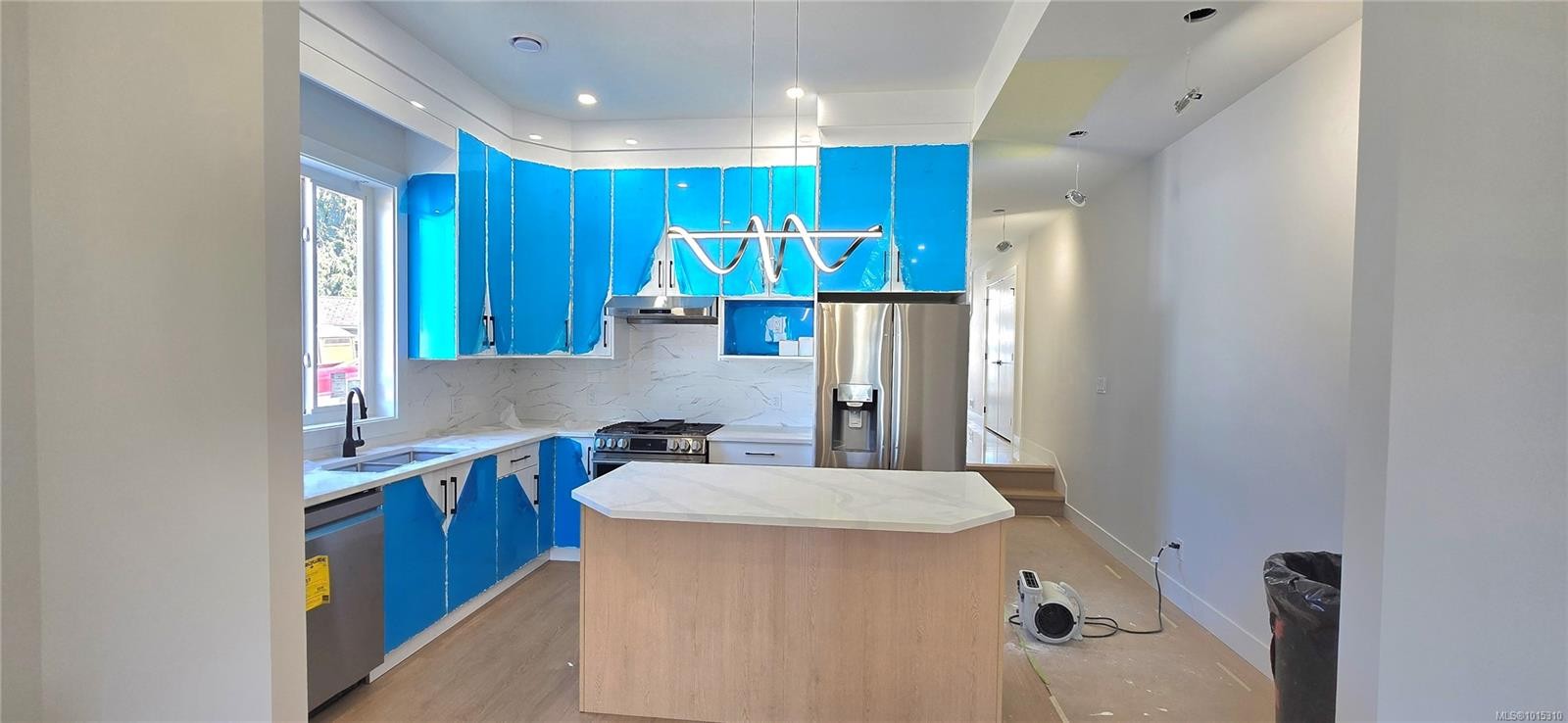 20 Leam Rd, Nanaimo, BC - Indoor Photo Showing Kitchen With Upgraded Kitchen