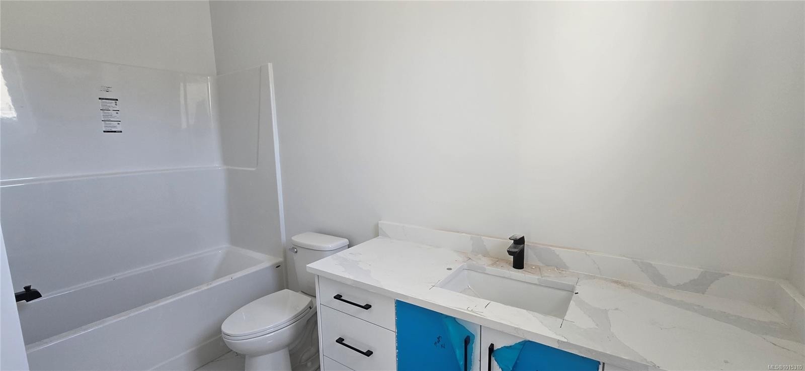 20 Leam Rd, Nanaimo, BC - Indoor Photo Showing Bathroom
