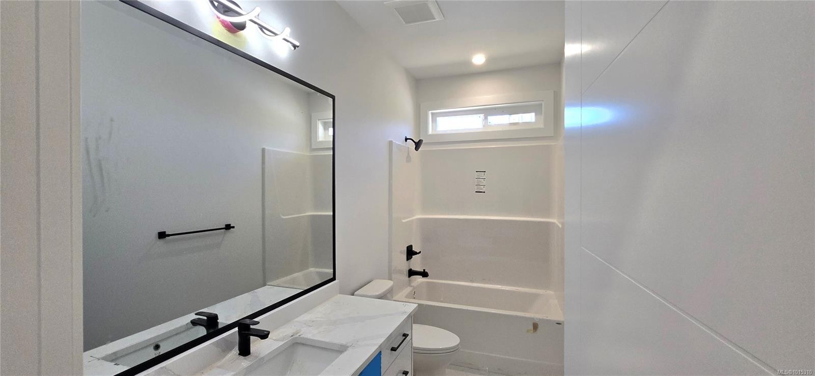 20 Leam Rd, Nanaimo, BC - Indoor