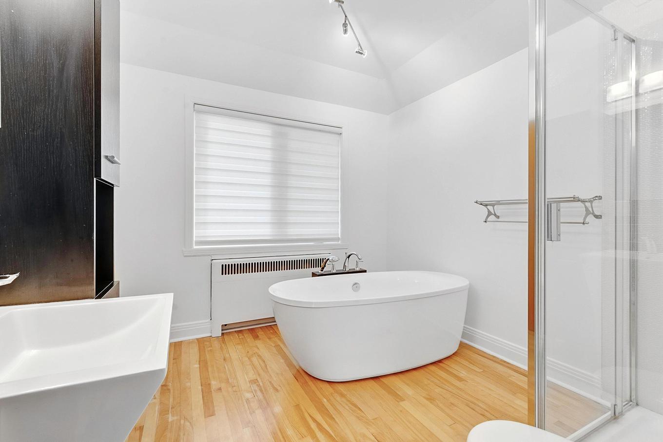 Salle de bains - 645 Rue Crevier, Montréal (Saint-Laurent), QC - Indoor Photo Showing Bathroom