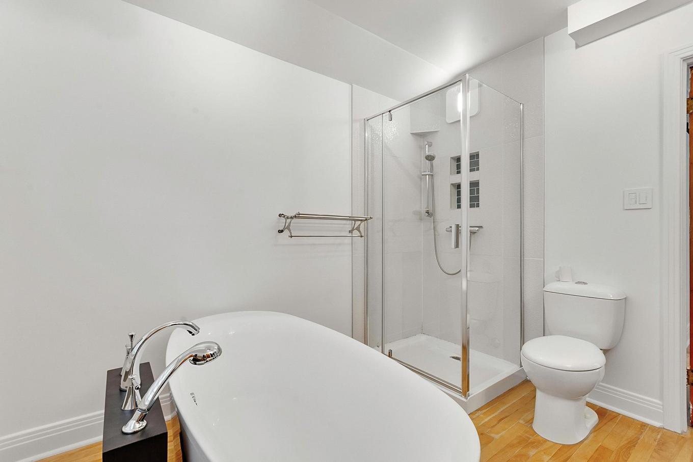 Salle de bains - 645 Rue Crevier, Montréal (Saint-Laurent), QC - Indoor Photo Showing Bathroom