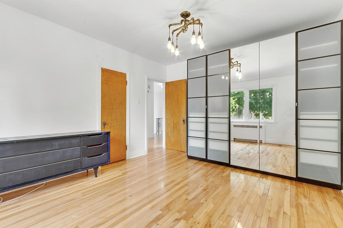 Chambre à coucher principale - 645 Rue Crevier, Montréal (Saint-Laurent), QC - Indoor Photo Showing Other Room