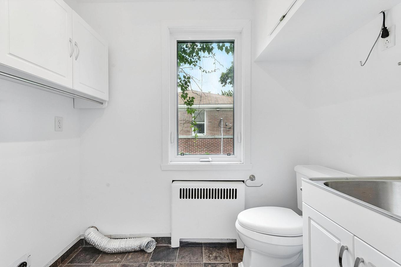 Salle de lavage - 645 Rue Crevier, Montréal (Saint-Laurent), QC - Indoor Photo Showing Bathroom