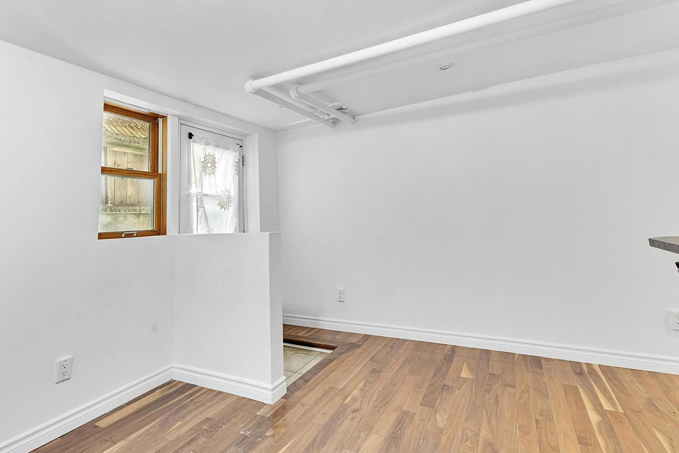 Loft - 645 Rue Crevier, Montréal (Saint-Laurent), QC - Indoor Photo Showing Other Room