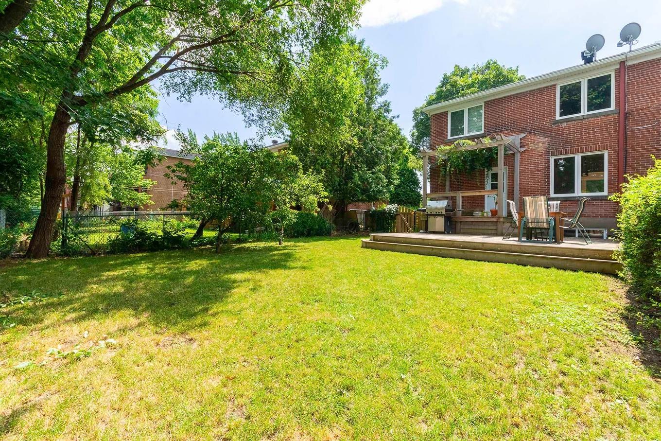 Cour - 645 Rue Crevier, Montréal (Saint-Laurent), QC - Outdoor